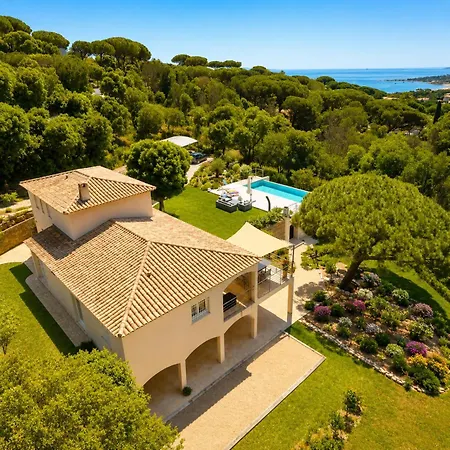 Provençale Avec Piscine Chauffée, Entourée De Verdure Et Au Calme *