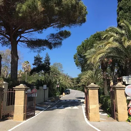Provencale Climatisee Avec Piscine, Entouree De Verdure Et Au Calme 빌라