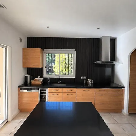 Provencale Avec Piscine Chauffee, Entouree De Verdure Et Au Calme 빌라