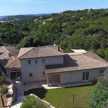 Provencale Avec Piscine Chauffee, Entouree De Verdure Et Au Calme *